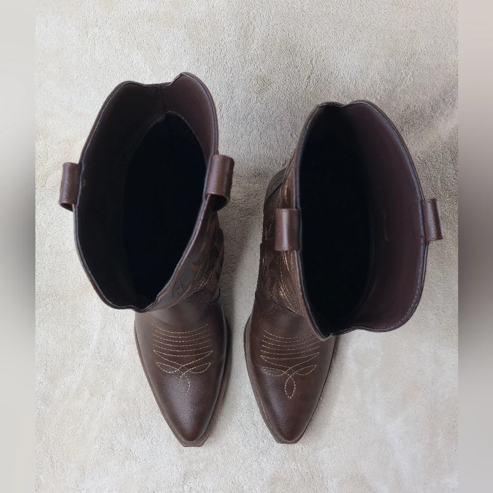 Brown Cowgirl Boots - Picture 15 of 16